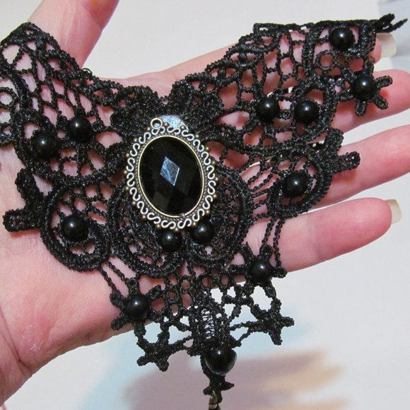 Woman's goth look choker lace with black cabochons - Picture 2 of 2